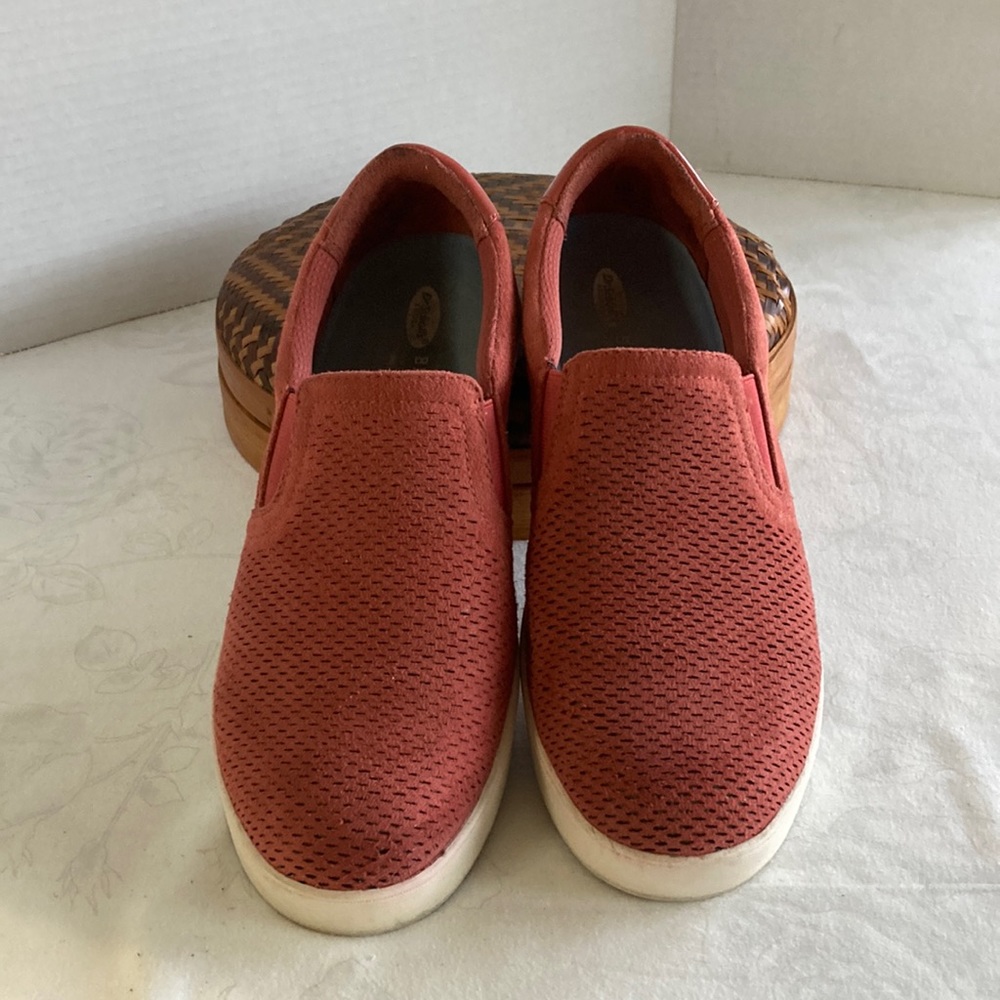 Dr. Scholls Woman’s Size 8.5 Suede Like Upper in Hot Sauce Orange Sneakers. EUC.